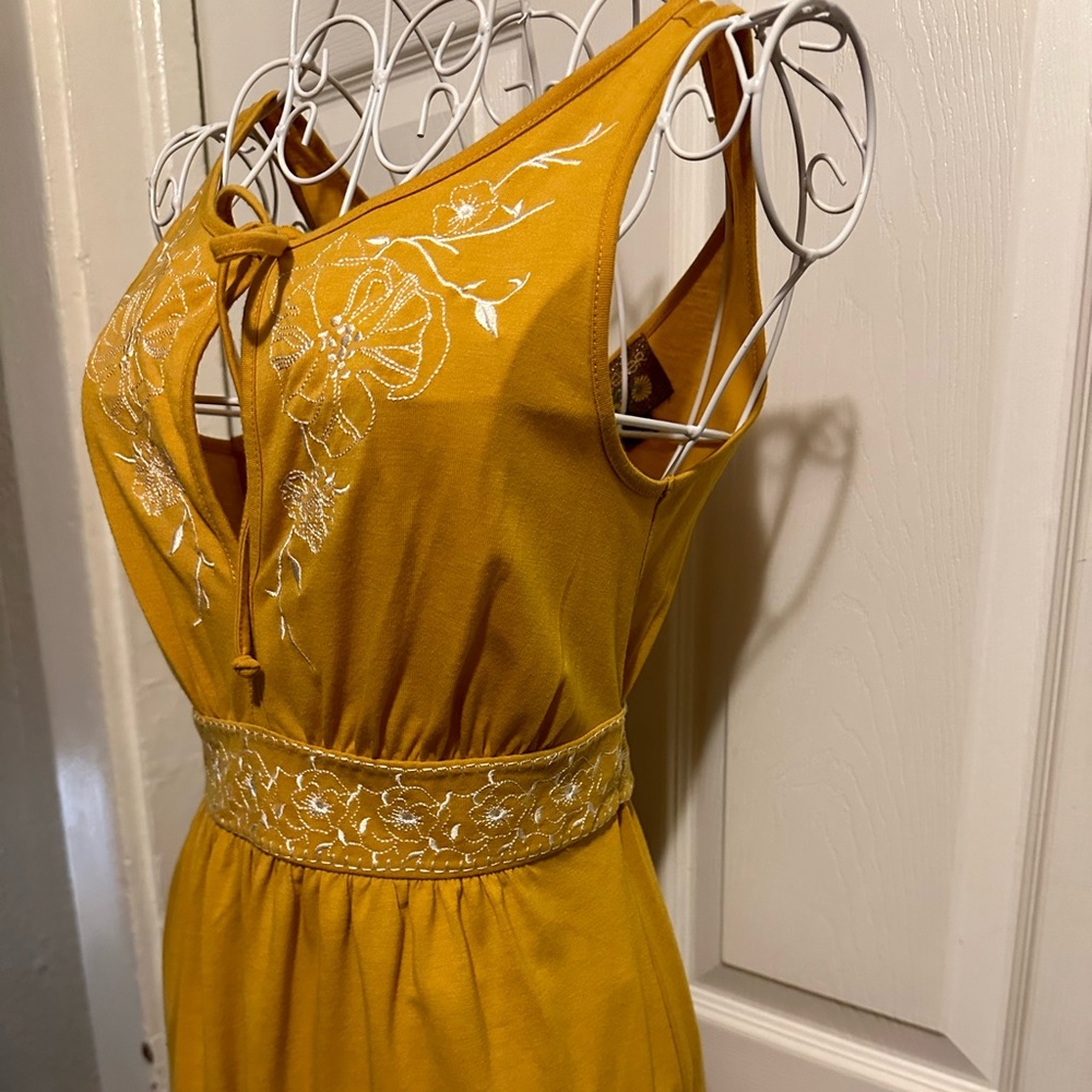 Vintage Forever 21 Embroidered Dress - Picture 2 of 8